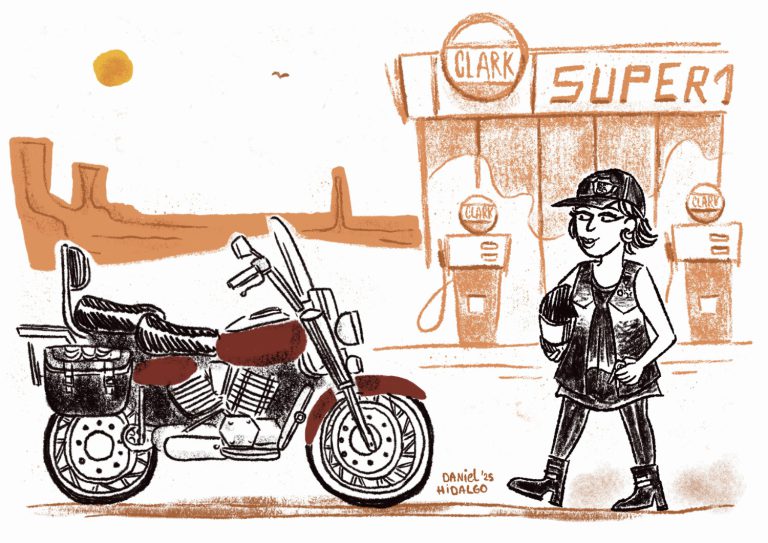 Mujer se dirige a su moto