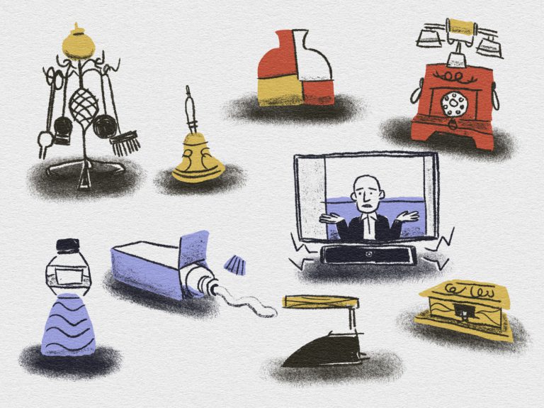 Un surtido de objetos antiguos y nuevos